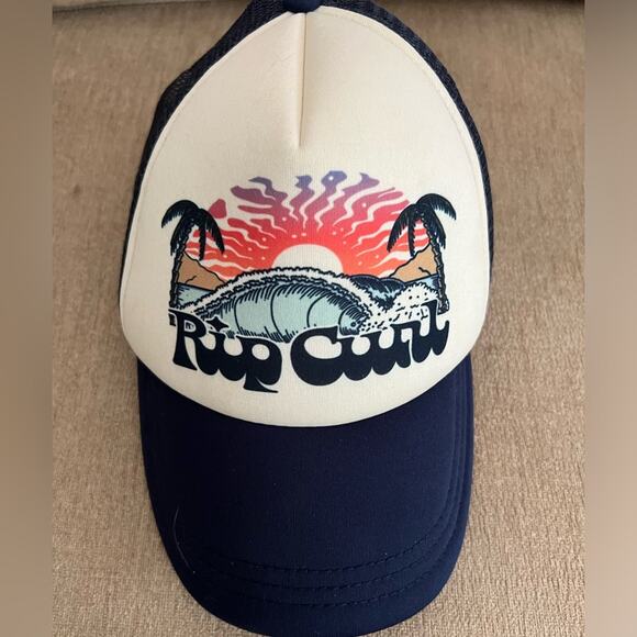 NWOT Kids Rip Curl Trucker Hat - Picture 1 of 3